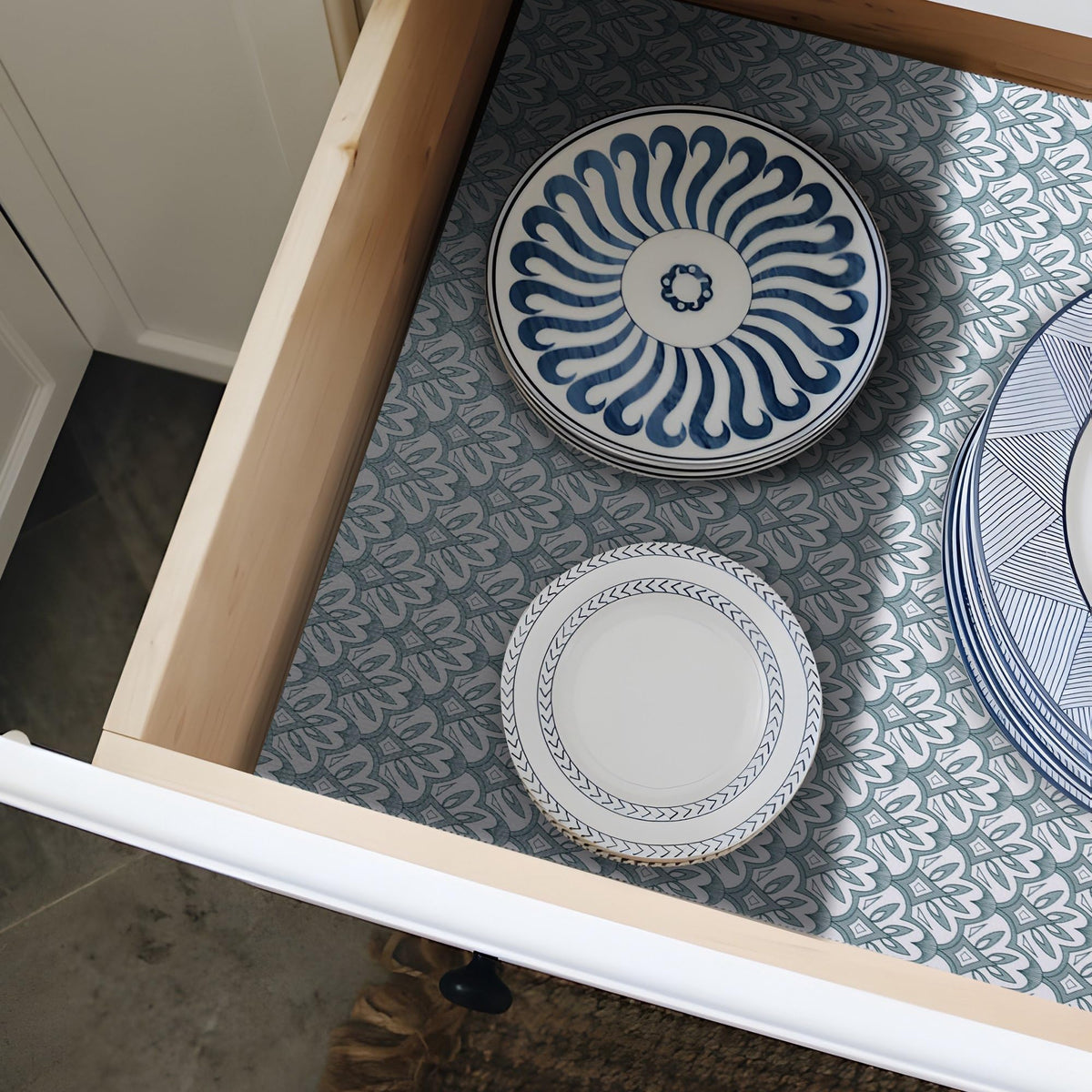 12" W x 120" L Floral Drawer and Shelf Liner for Cabinets (1440 sq in.)