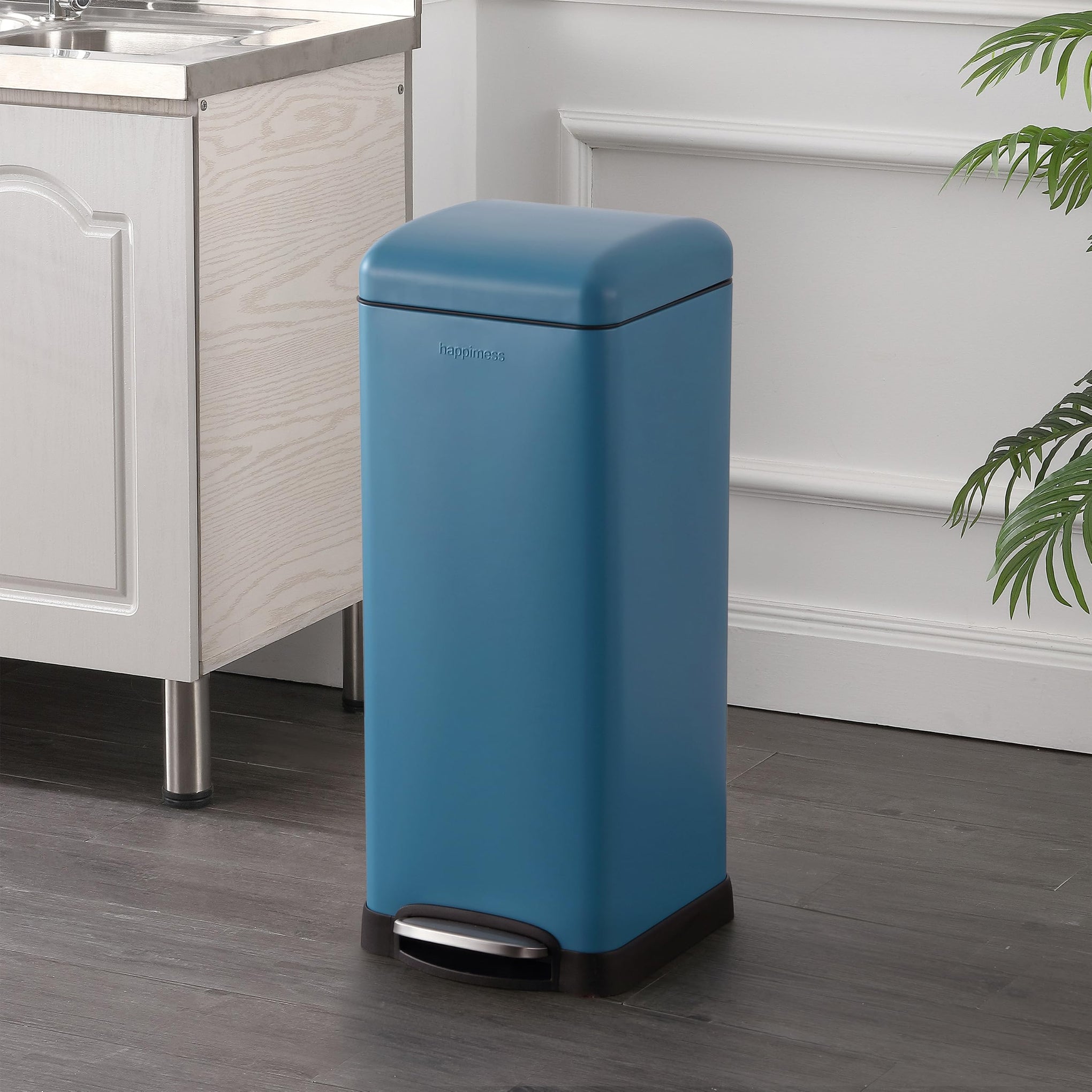 Betty 8 Gal Step Trash Can Soft