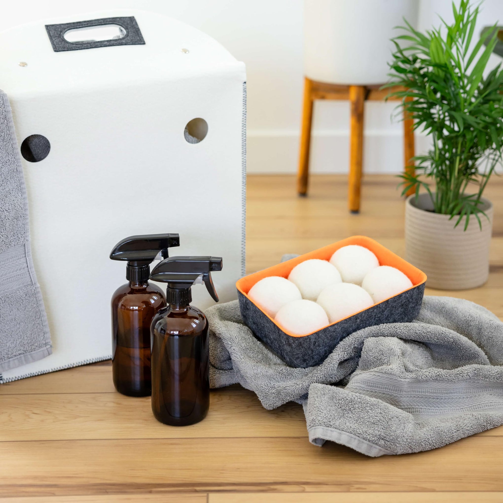 Wool Dryer Balls + Felt Storage Bin (6 Count)