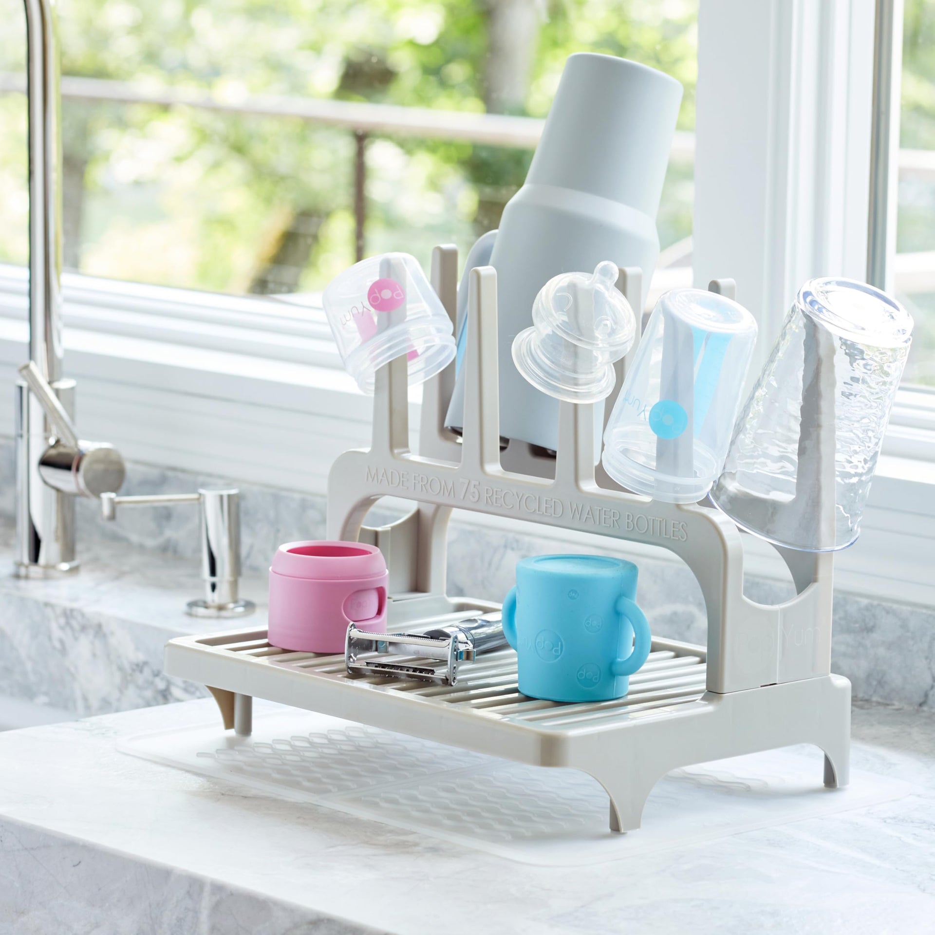 Gray Space Saving Drying Rack with Silicone Mat