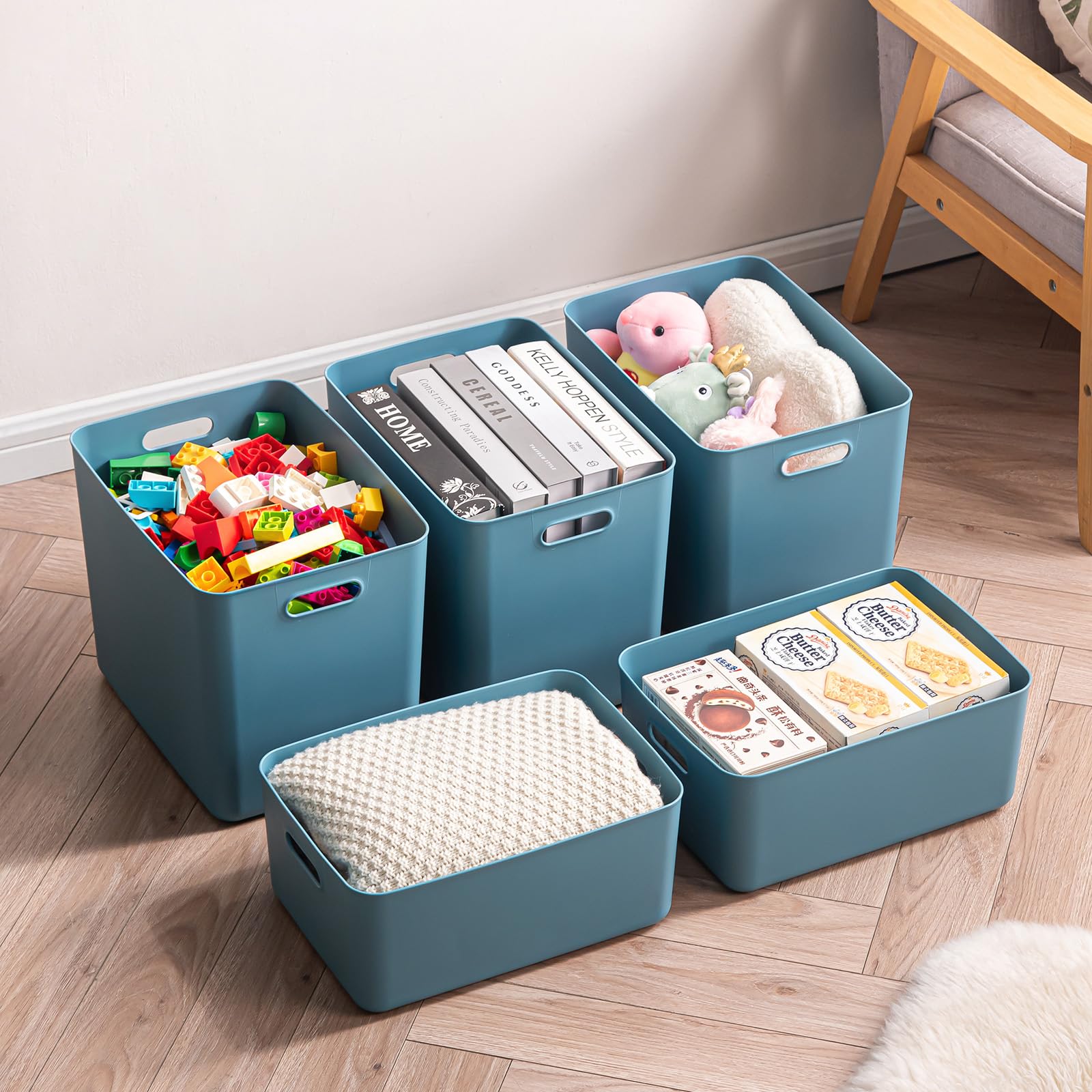 Plastic Storage Bins with lids (4 Count)