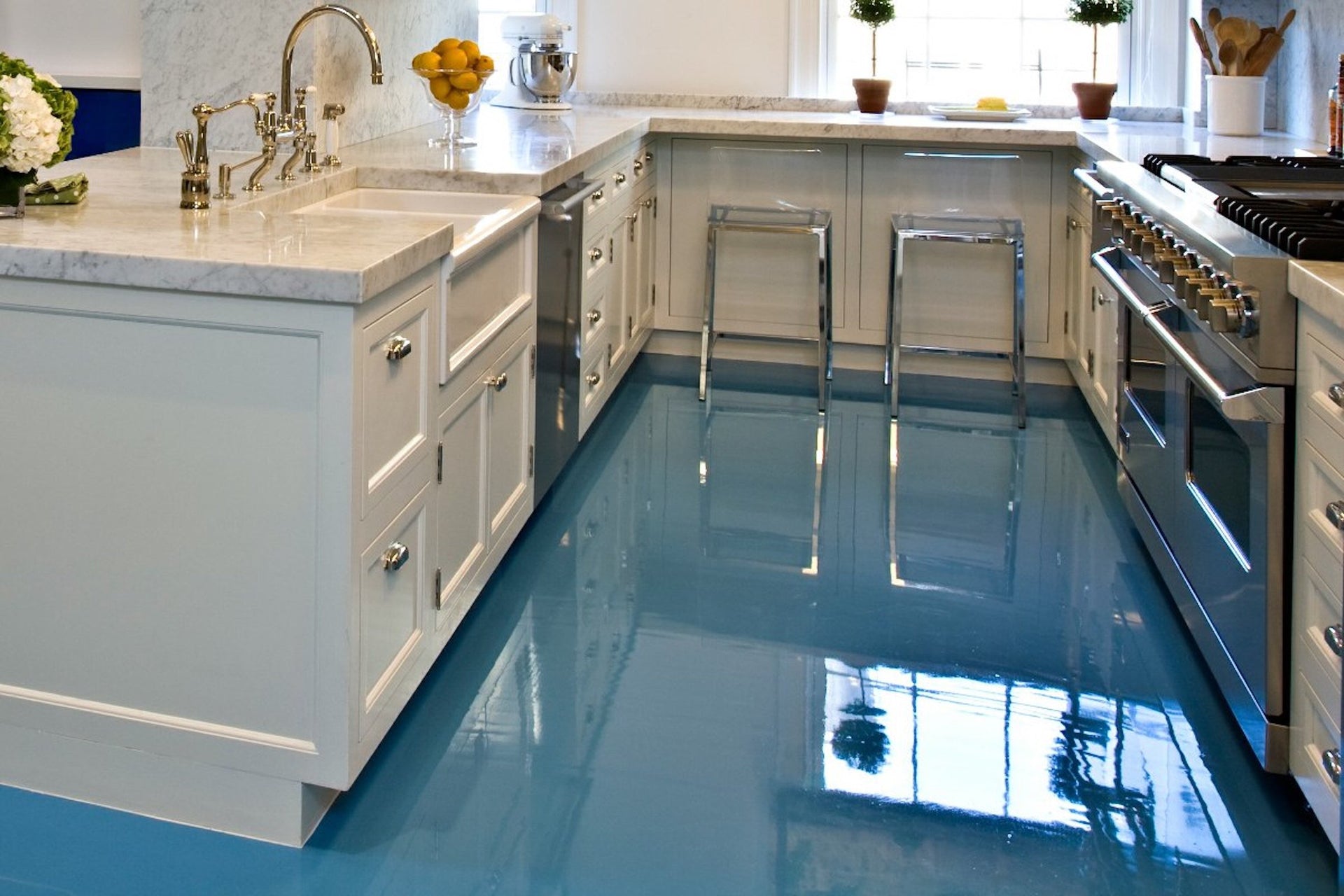 DB0001 Dynamic Blue Epoxy Resin Coating Made with Beautiful and Vibrant Pigments (96 Fl Oz)