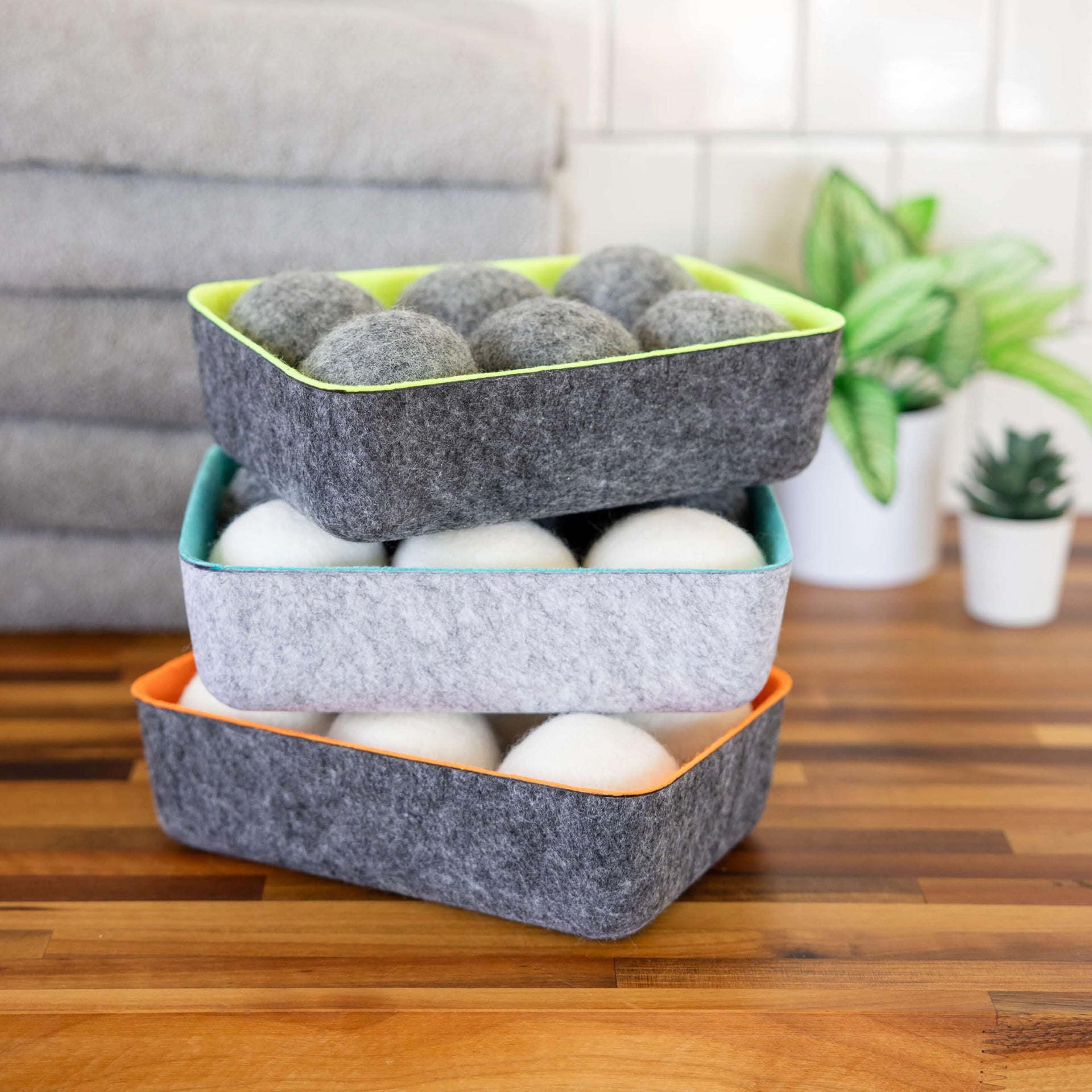 Wool Dryer Balls + Felt Storage Bin (6 Count)
