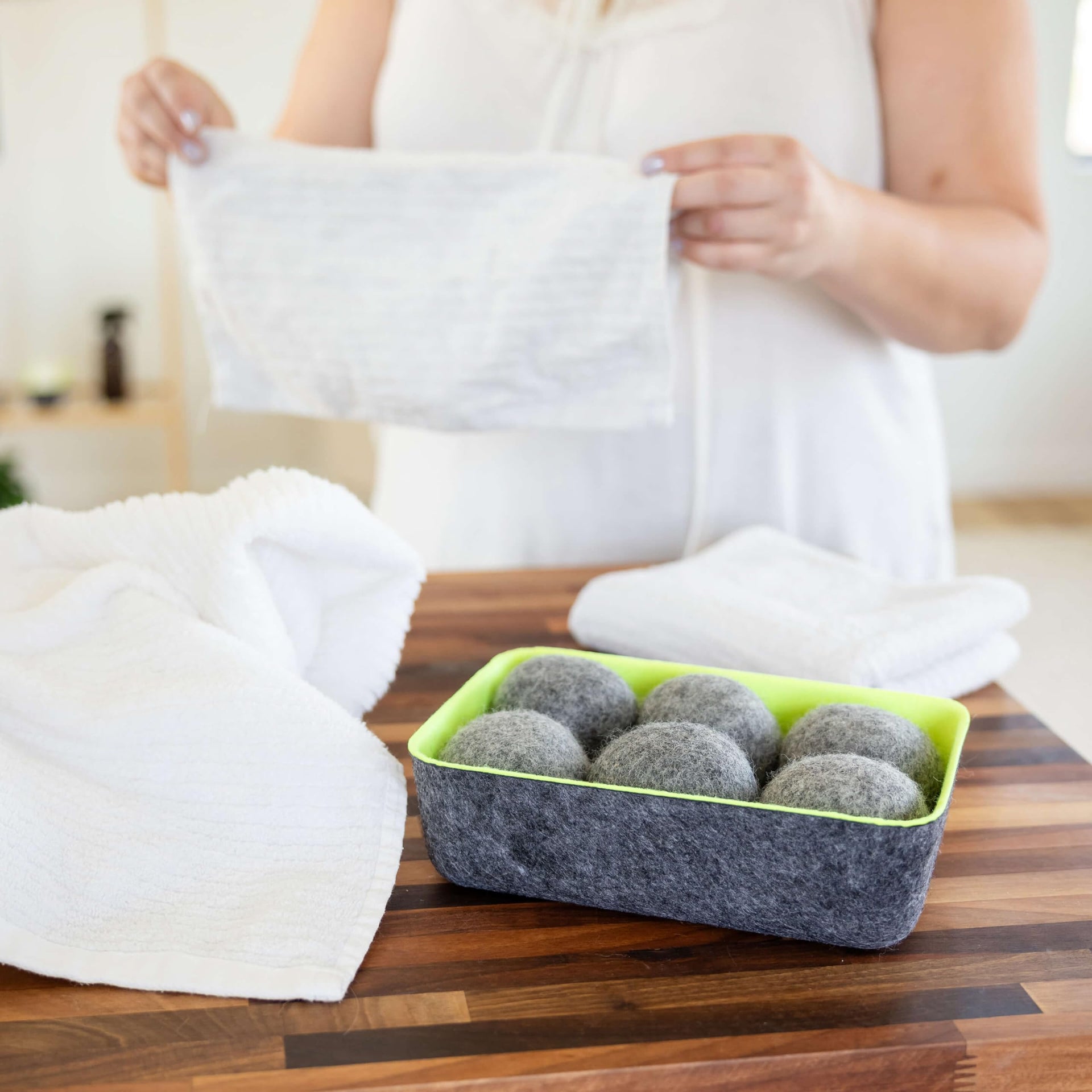 Wool Dryer Balls + Felt Storage Bin (6 Count)