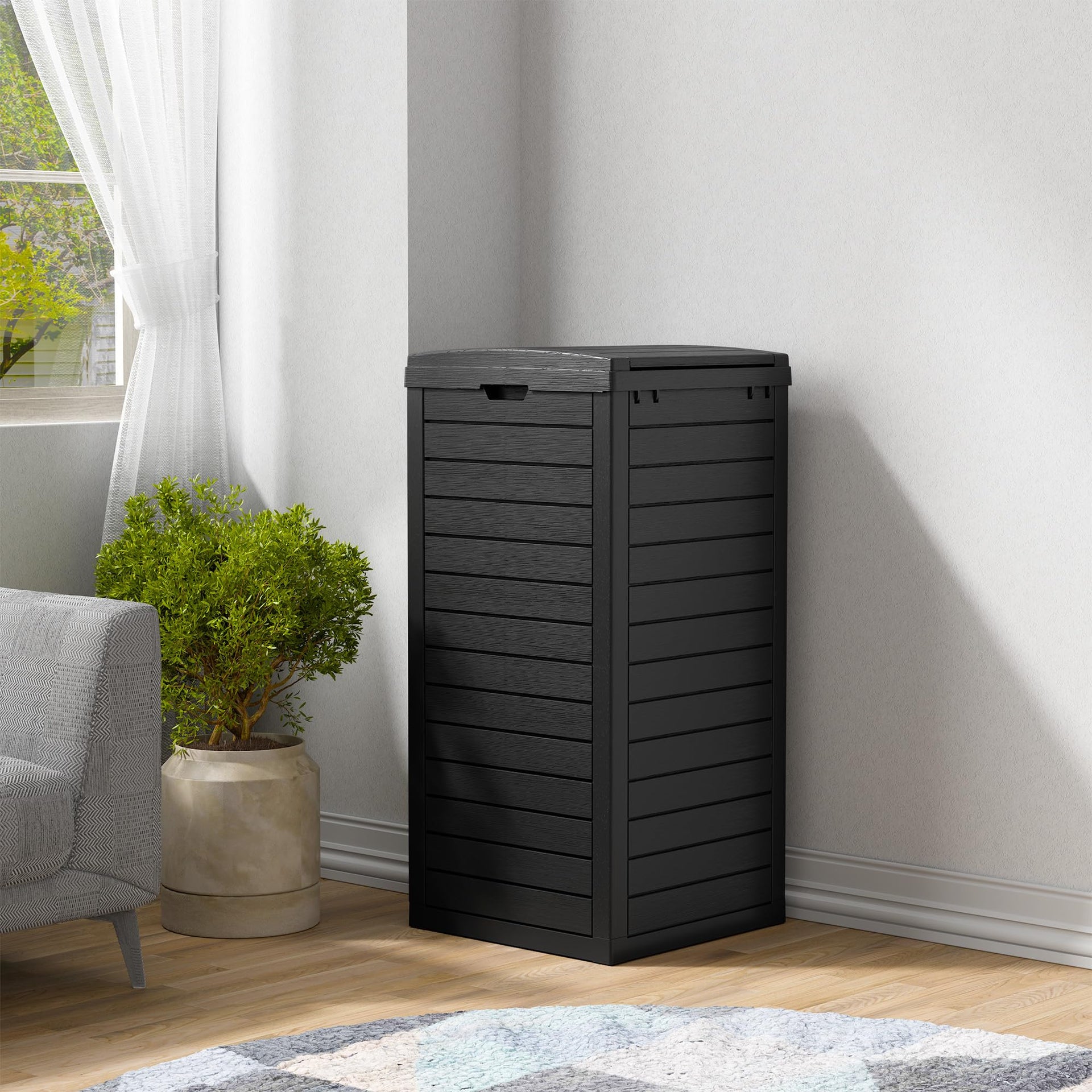 31 Gal Outdoor Trash Can with Lid