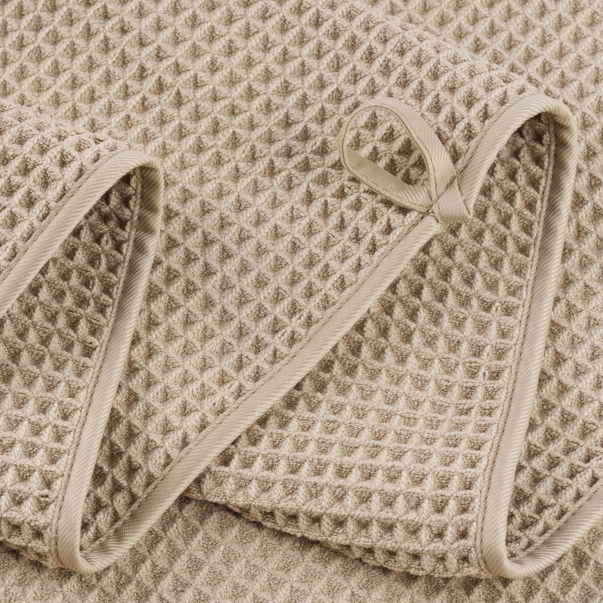 430 GSM Poly Blend Microfiber Quick Dry Waffle Bath Towel (4 Count)