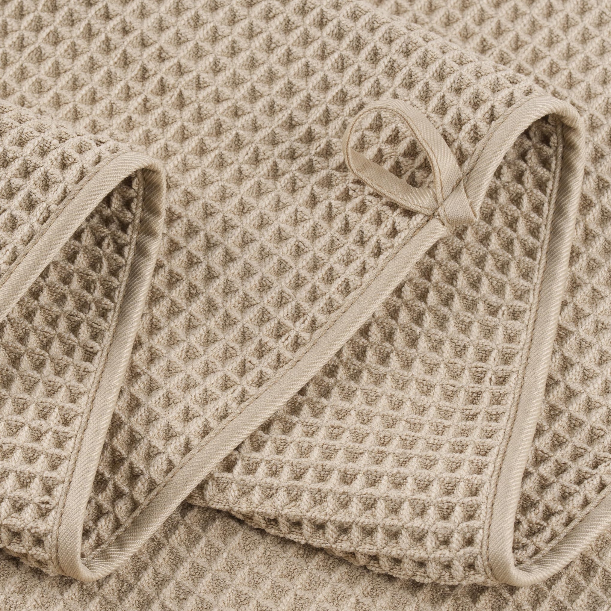 430 GSM Poly Blend Microfiber Quick Dry Waffle Bath Towel (4 Count)