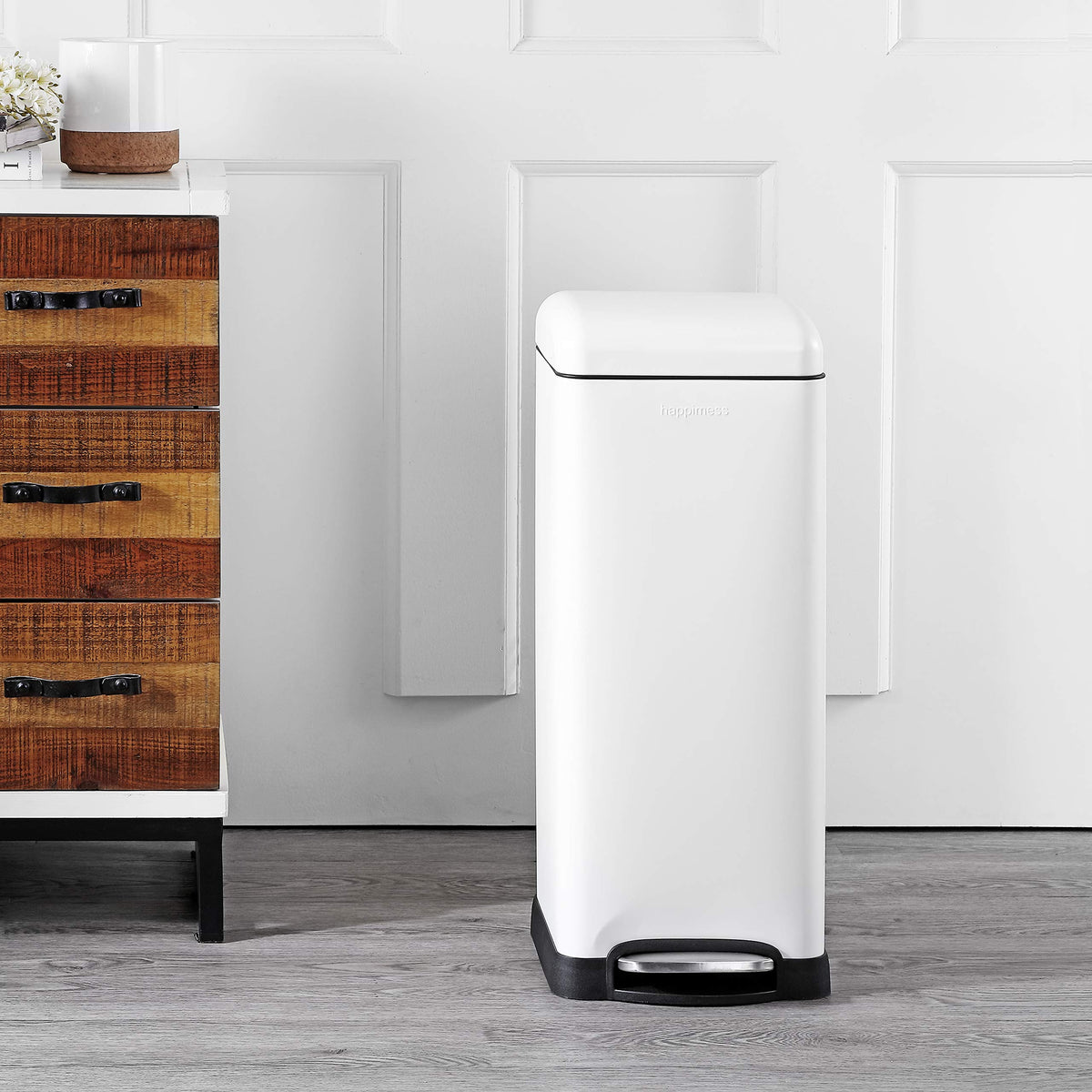Betty 8 Gal Step Trash Can Soft