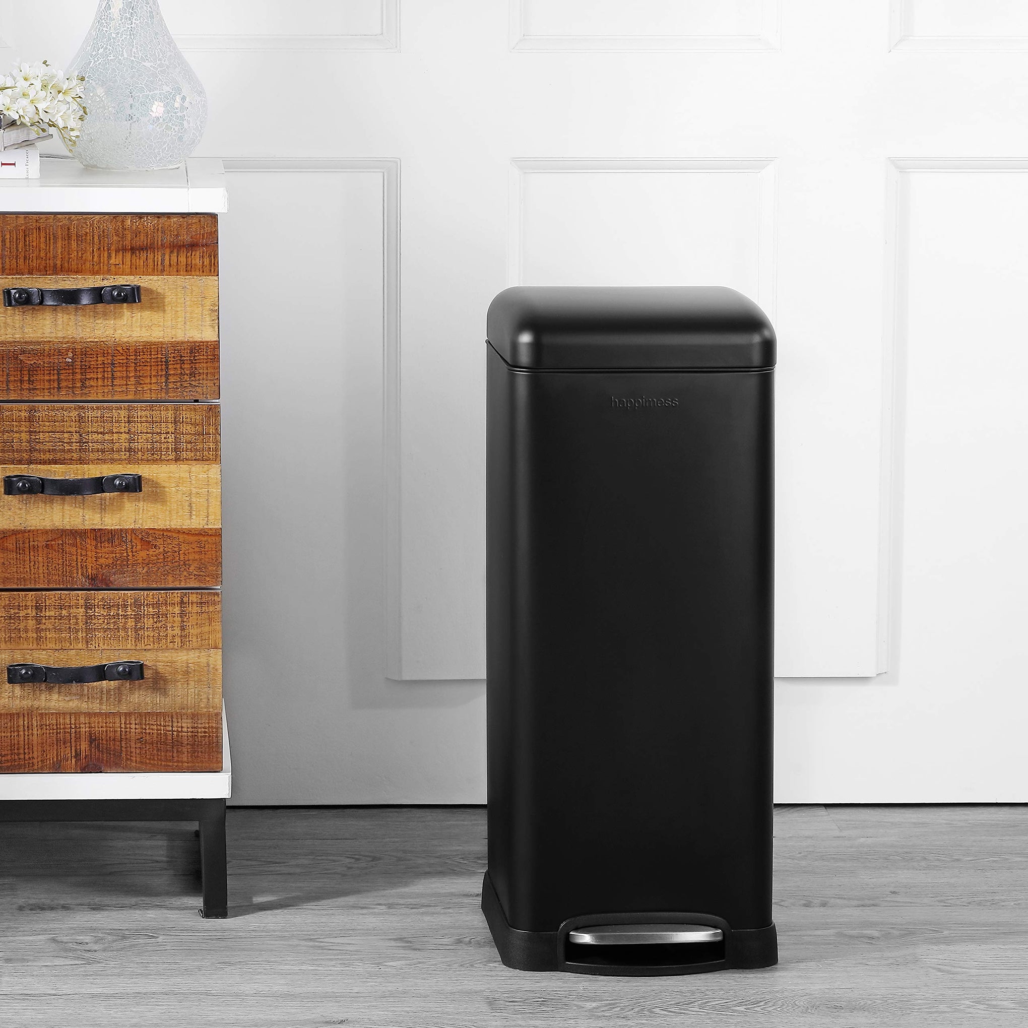 Betty 8 Gal Step Trash Can Soft
