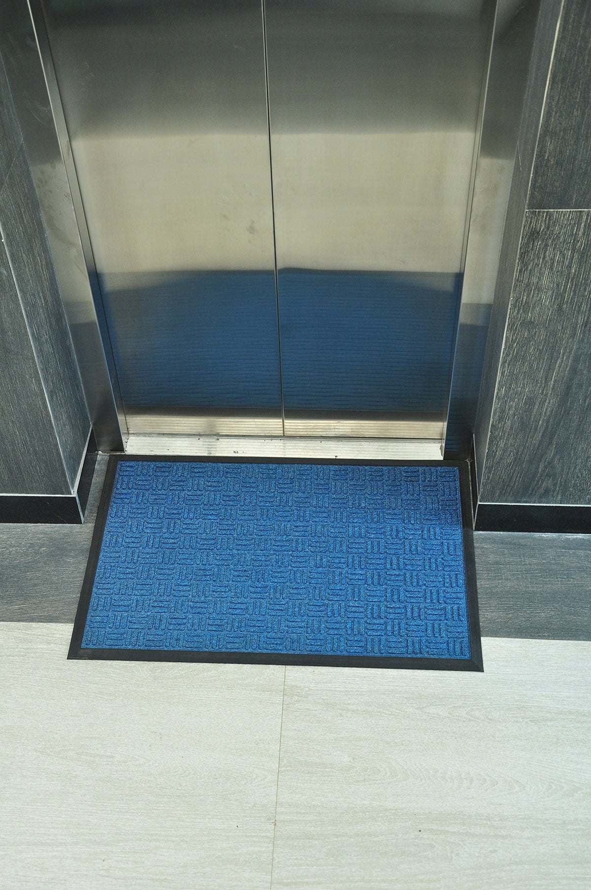 Water Retainer Front Door Mat (3.75 Sq Ft)
