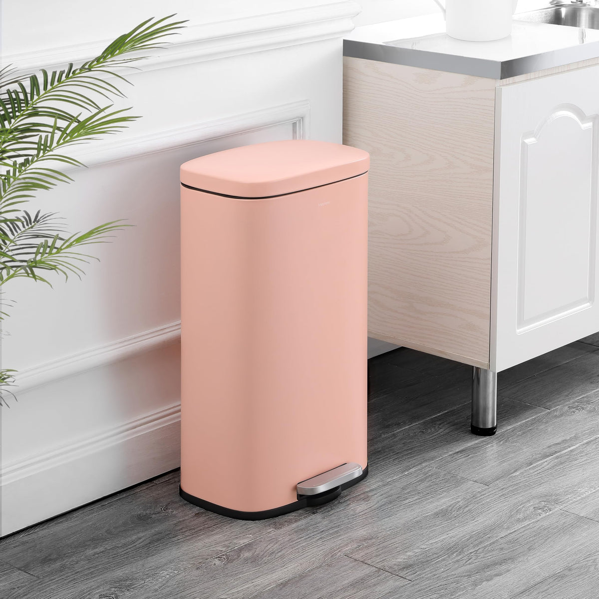 Curtis 8 Gal Step Trash Can Soft Close 25"