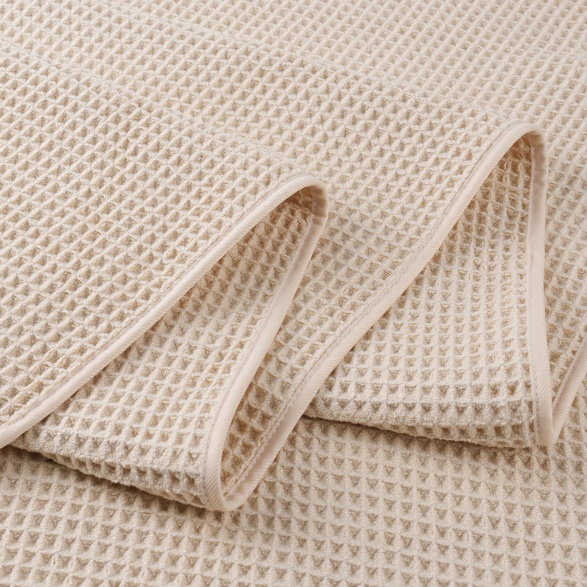 430 GSM Poly Blend Microfiber Quick Dry Waffle Bath Towel (4 Count)