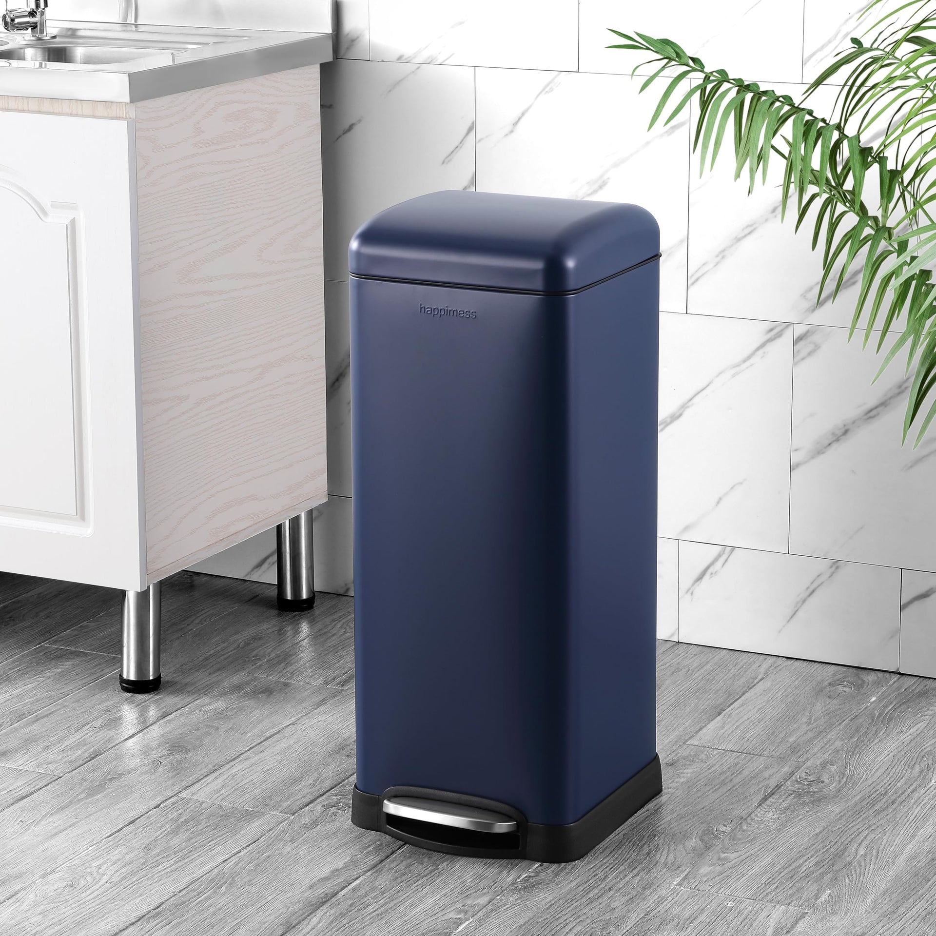 Betty 8 Gal Step Trash Can Soft