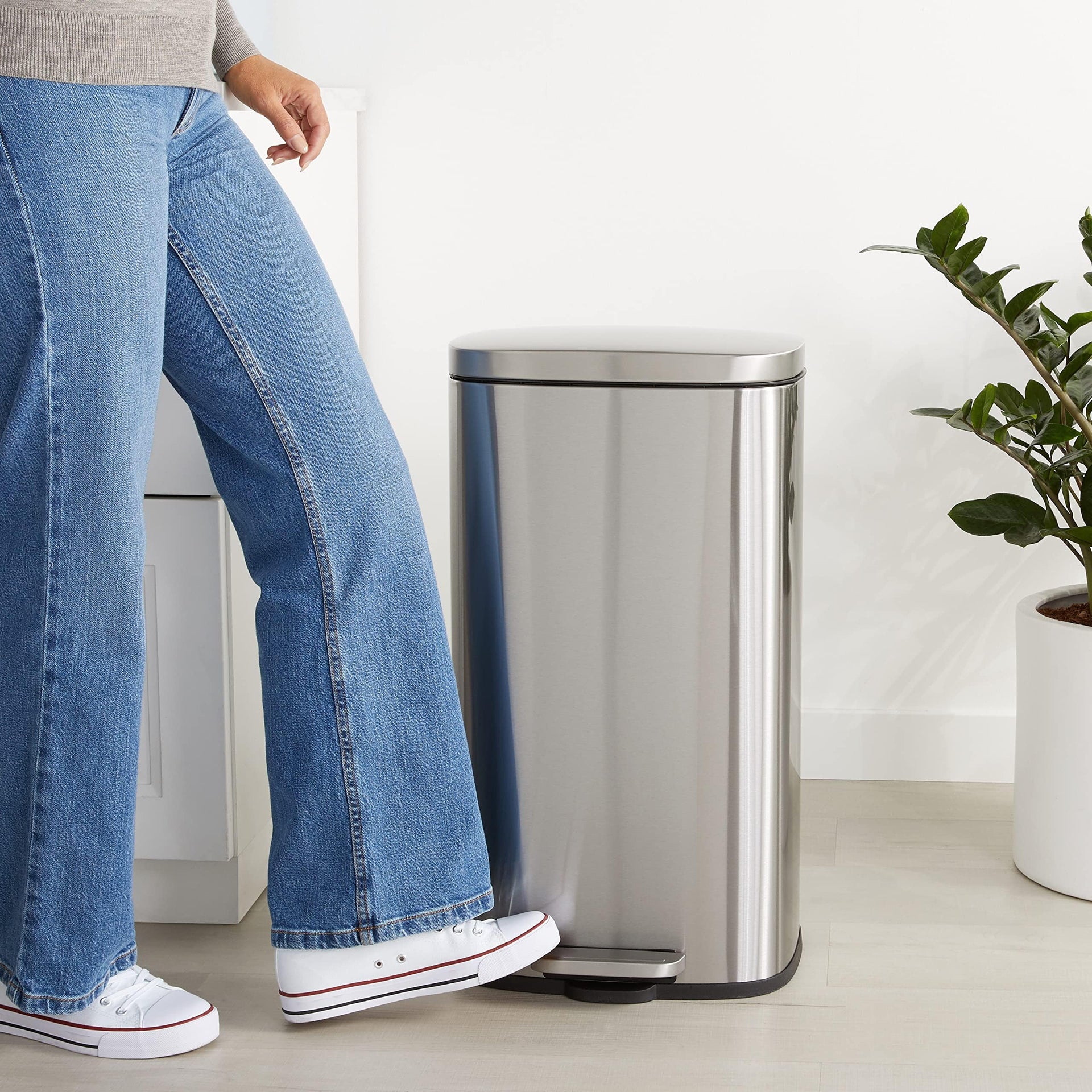 MEDIUM Trash Can
