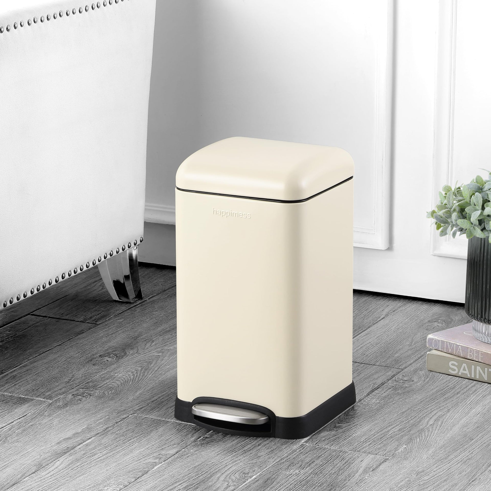 Betty Retro Mini 3.2 Gal Step Trash Can