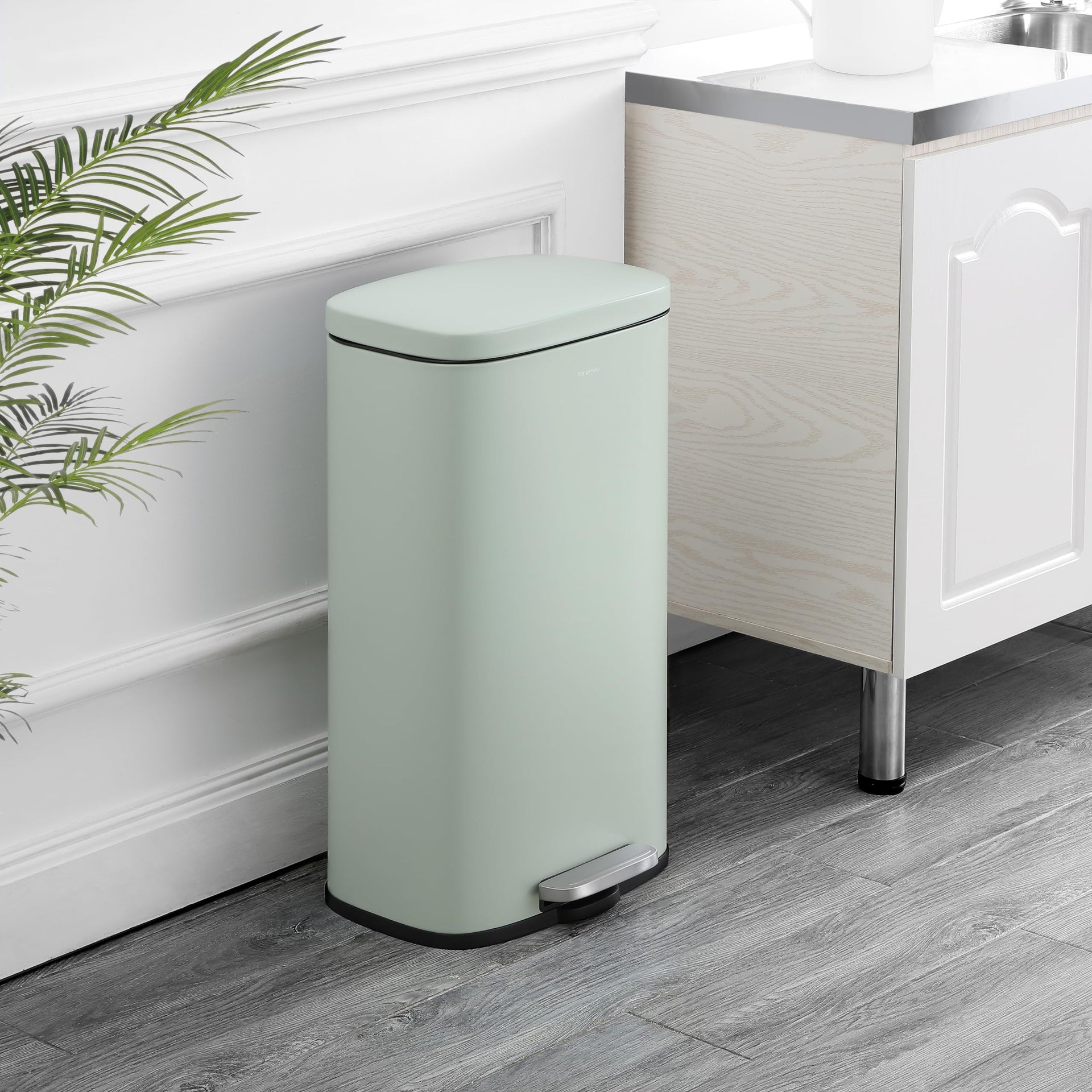 Curtis 8 Gal Step Trash Can Soft Close 25"