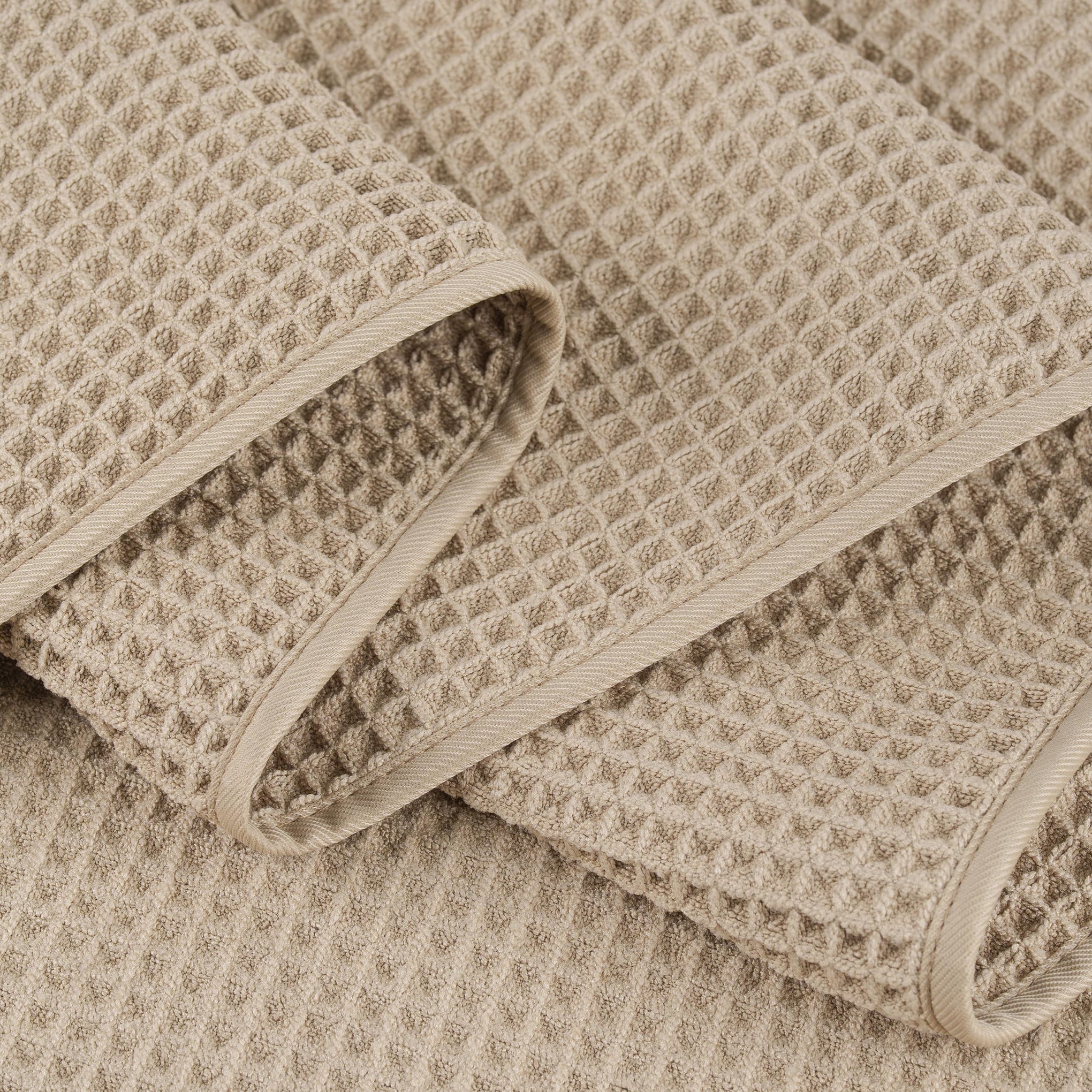 430 GSM Poly Blend Microfiber Quick Dry Waffle Bath Towel (4 Count)